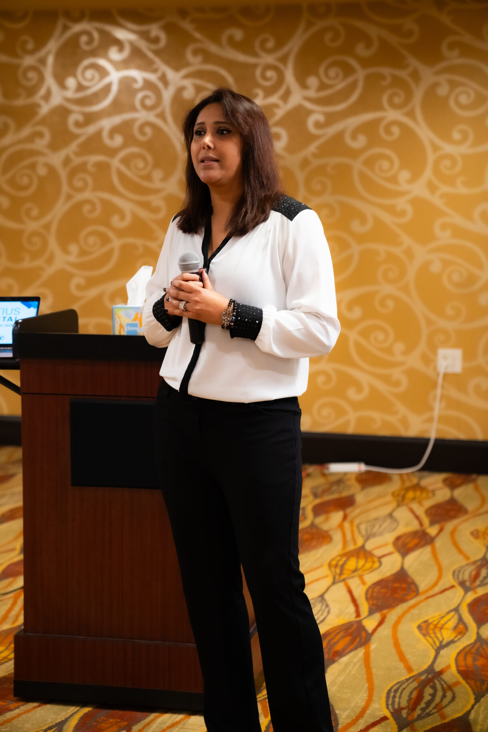 Dr. Gunjan Dhir Bds, MS